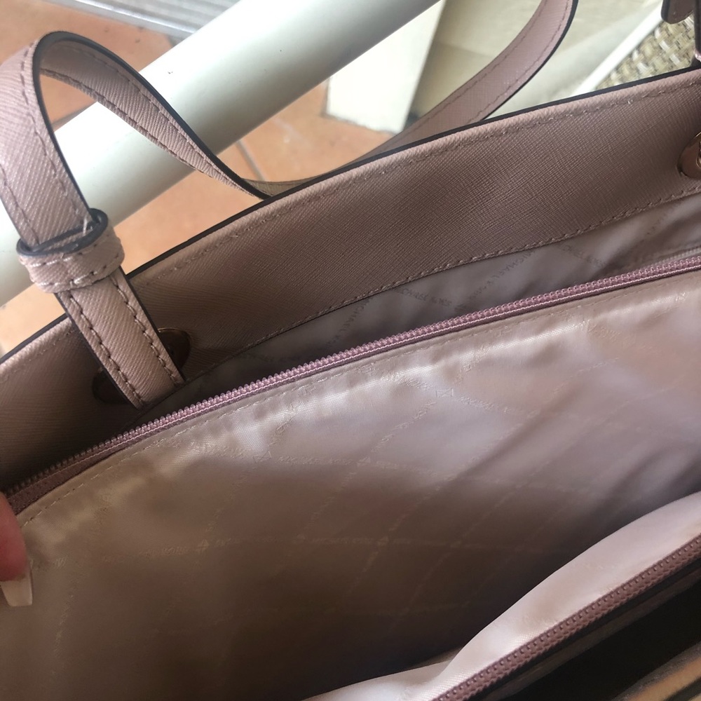 Michael Kors purse - Picture 5 of 8